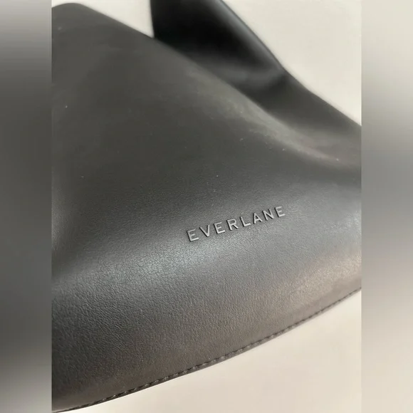 Everlane
Vegan leather handbag - Picture 2 of 3